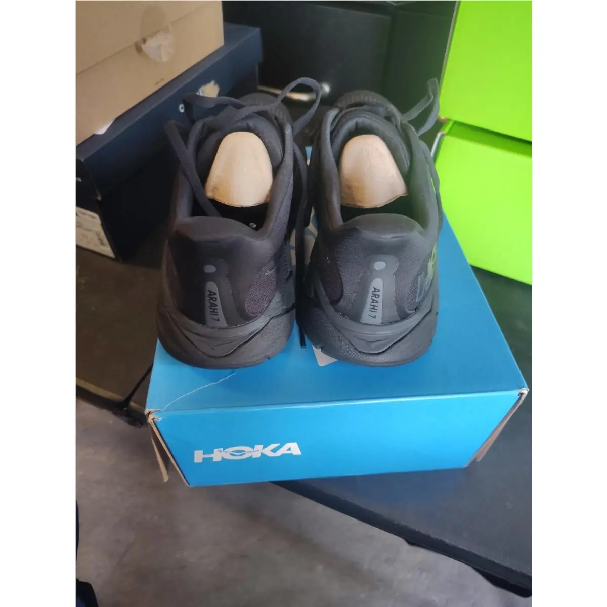 Hoka shoes - Hoka One One Arahi 7 - 117851 - Black 1