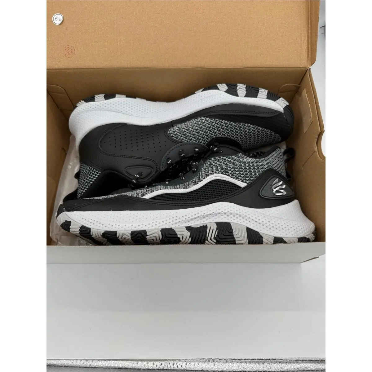 Under Armour shoes - Curry 3Z24 - Curry - Black 5