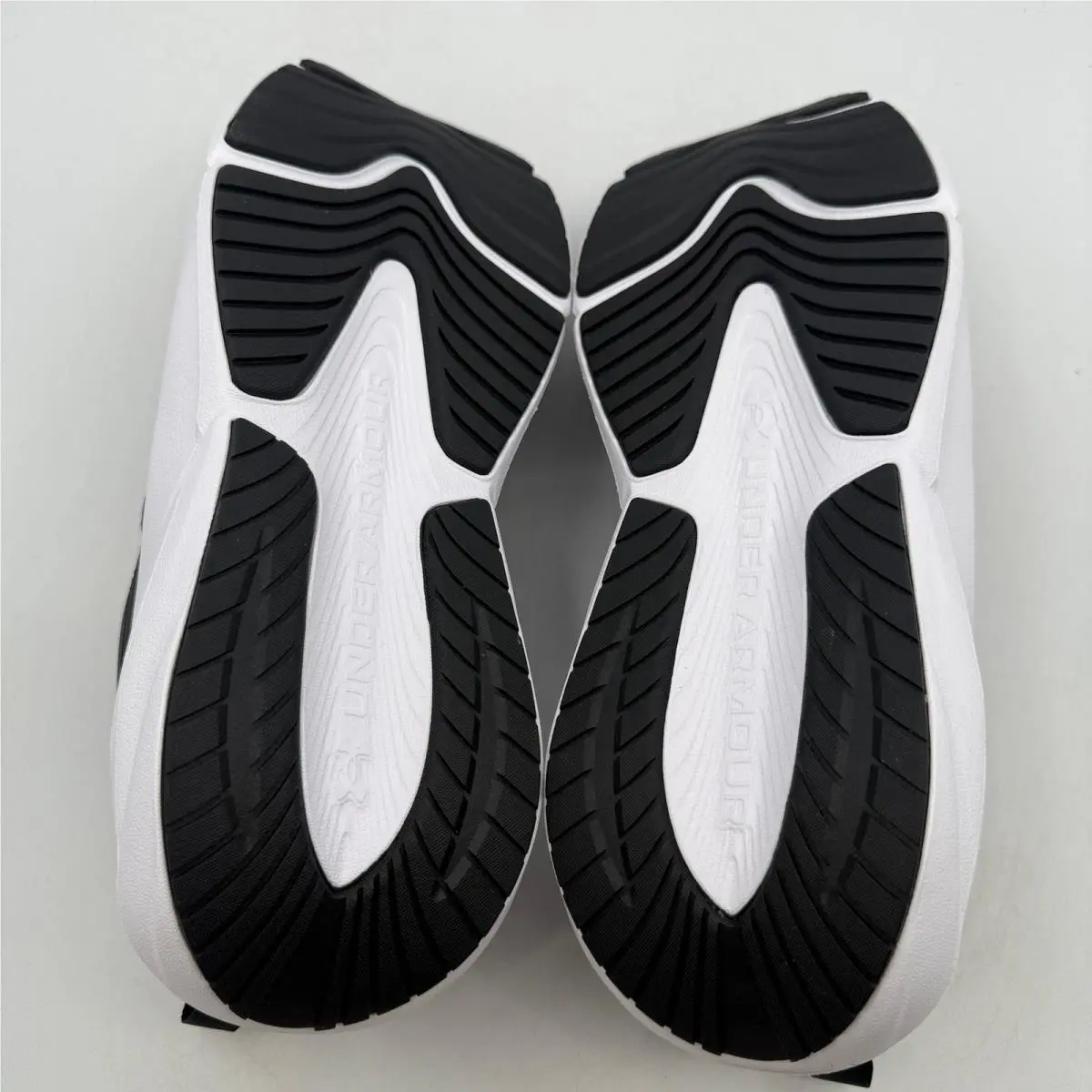 Under Armour shoes - UA Surge 5 - Surge - Black 4