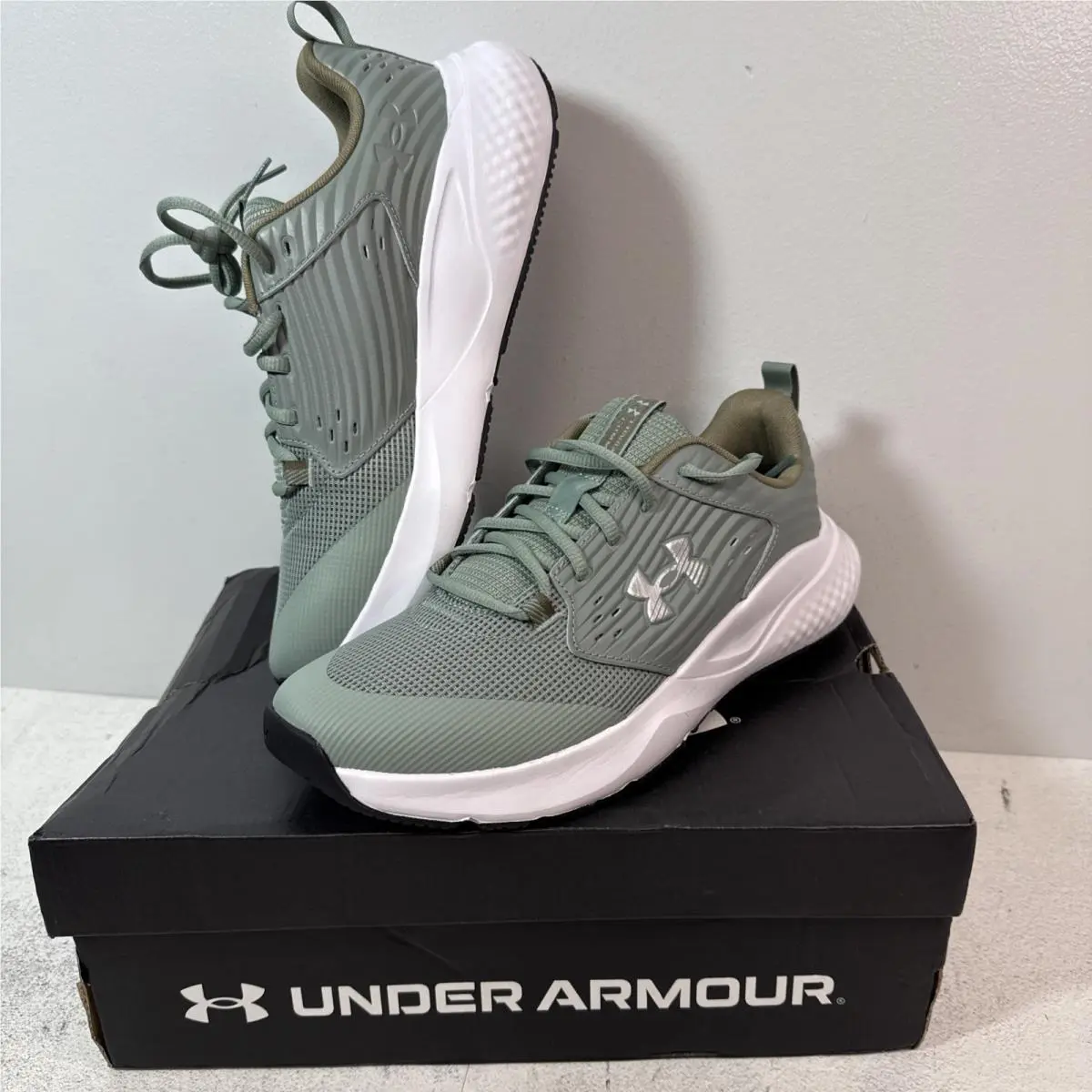 Men’s Under Armour Charged Commit 4 Training Shoes Size 9.5M Silica Green/silver