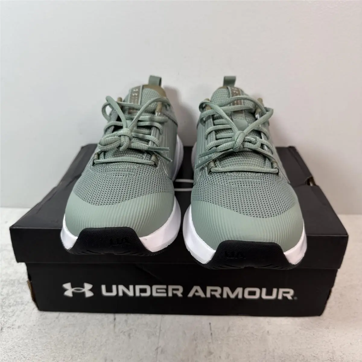 Under Armour shoes - Under Armour Charged Commit 4 - 3026017-349 - Silica Green/Metallic Silver 3