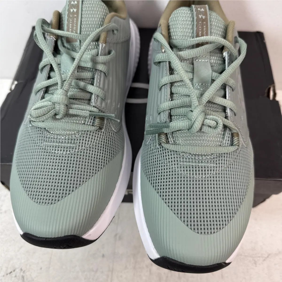 Under Armour shoes - Under Armour Charged Commit 4 - 3026017-349 - Silica Green/Metallic Silver 5
