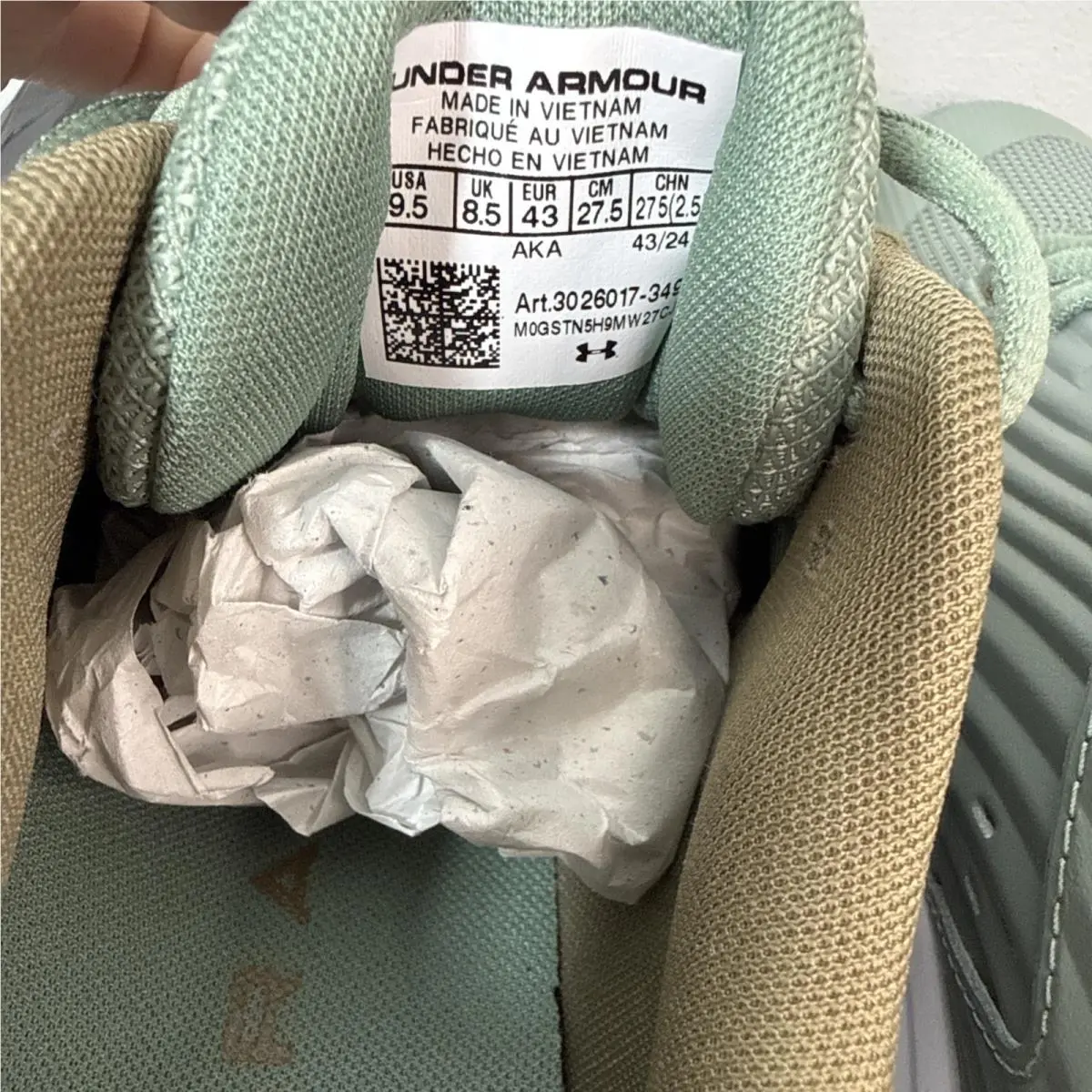 Under Armour shoes - Under Armour Charged Commit 4 - 3026017-349 - Silica Green/Metallic Silver 11