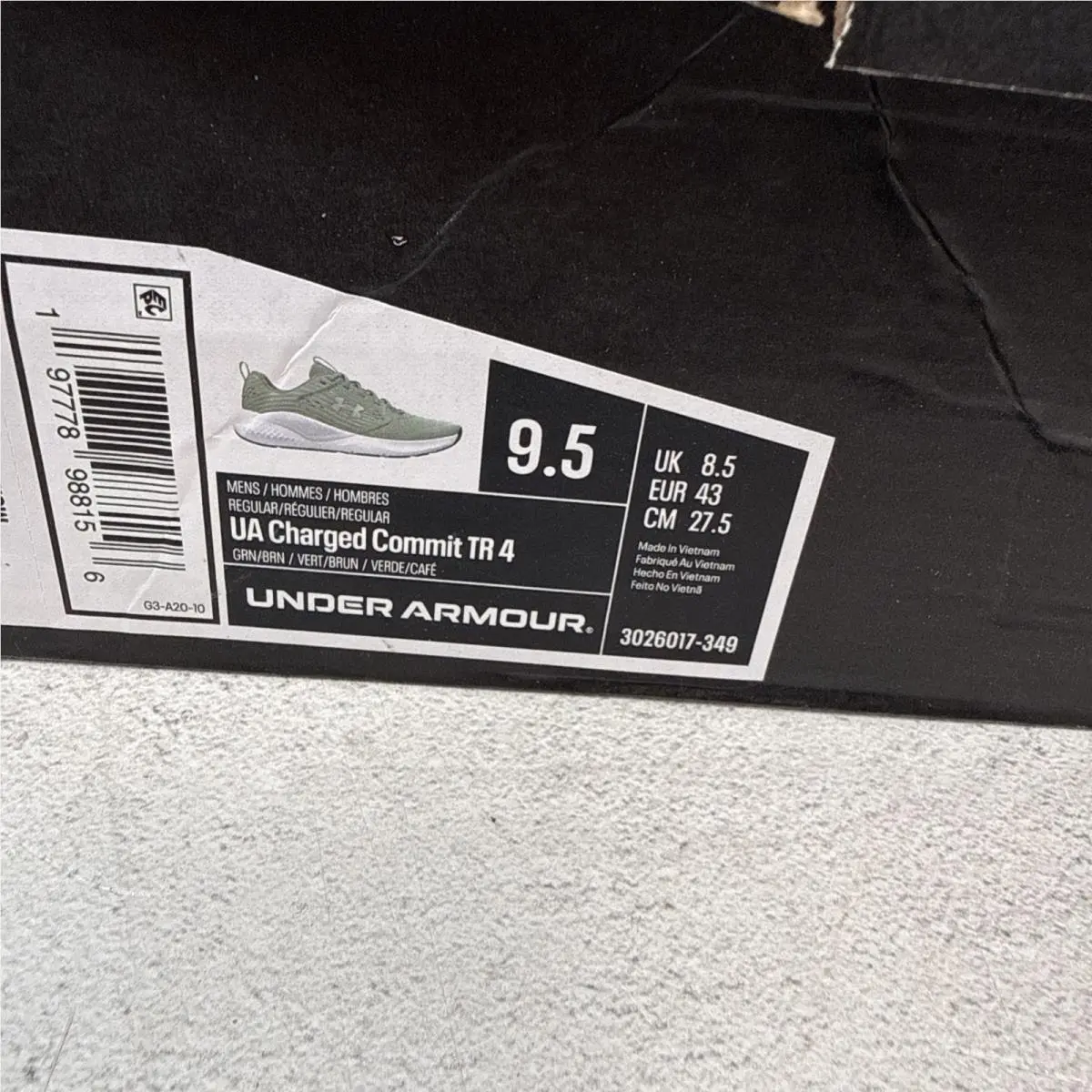 Under Armour shoes - Under Armour Charged Commit 4 - 3026017-349 - Silica Green/Metallic Silver 19