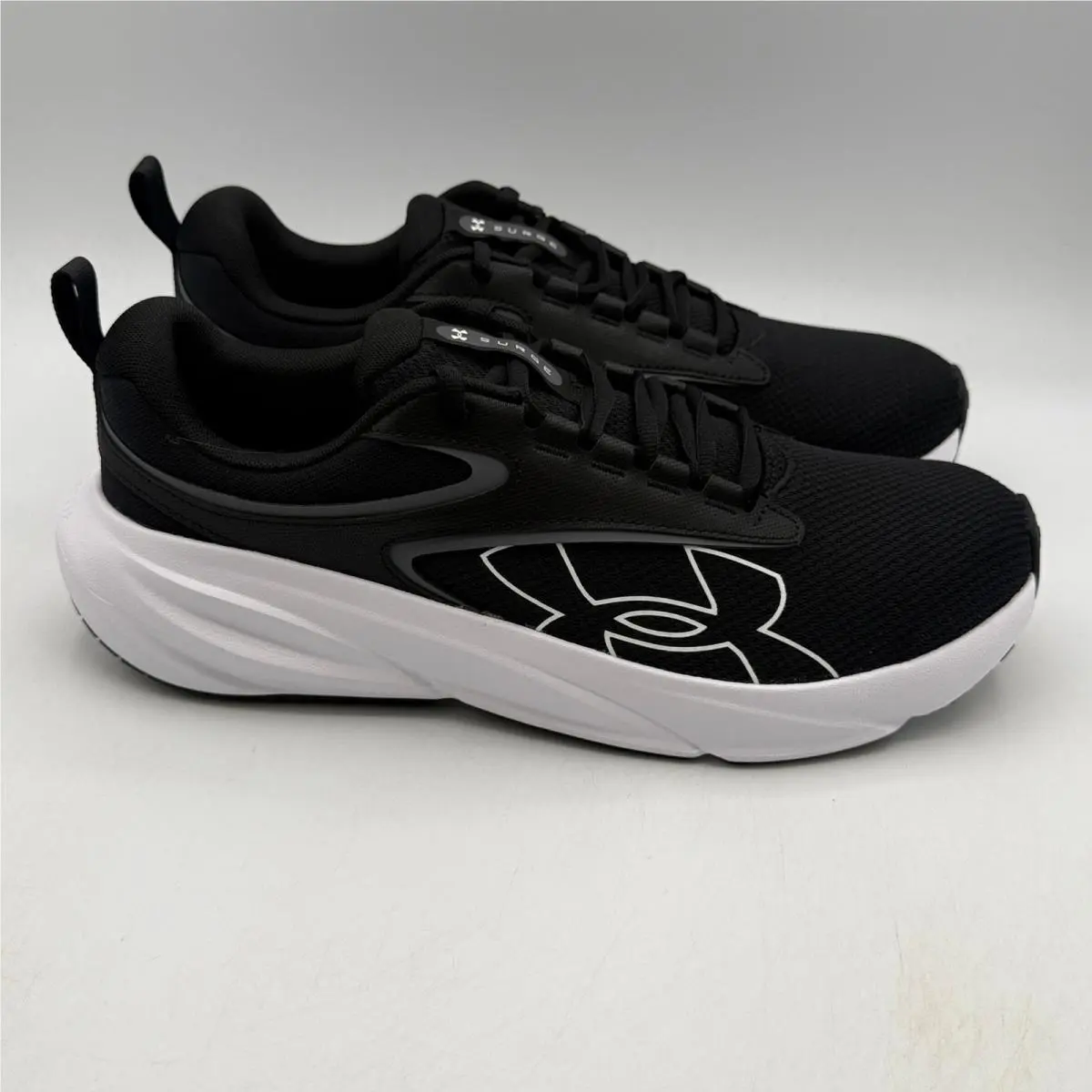 Under Armour UA Surge 5 Shoes Mens Size 11 Black White Running 3027668-001