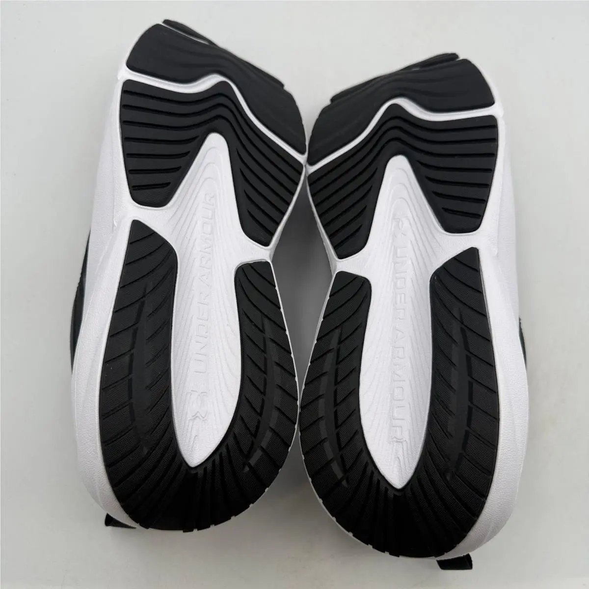 Under Armour shoes - UA Surge 5 - Surge - Black 4