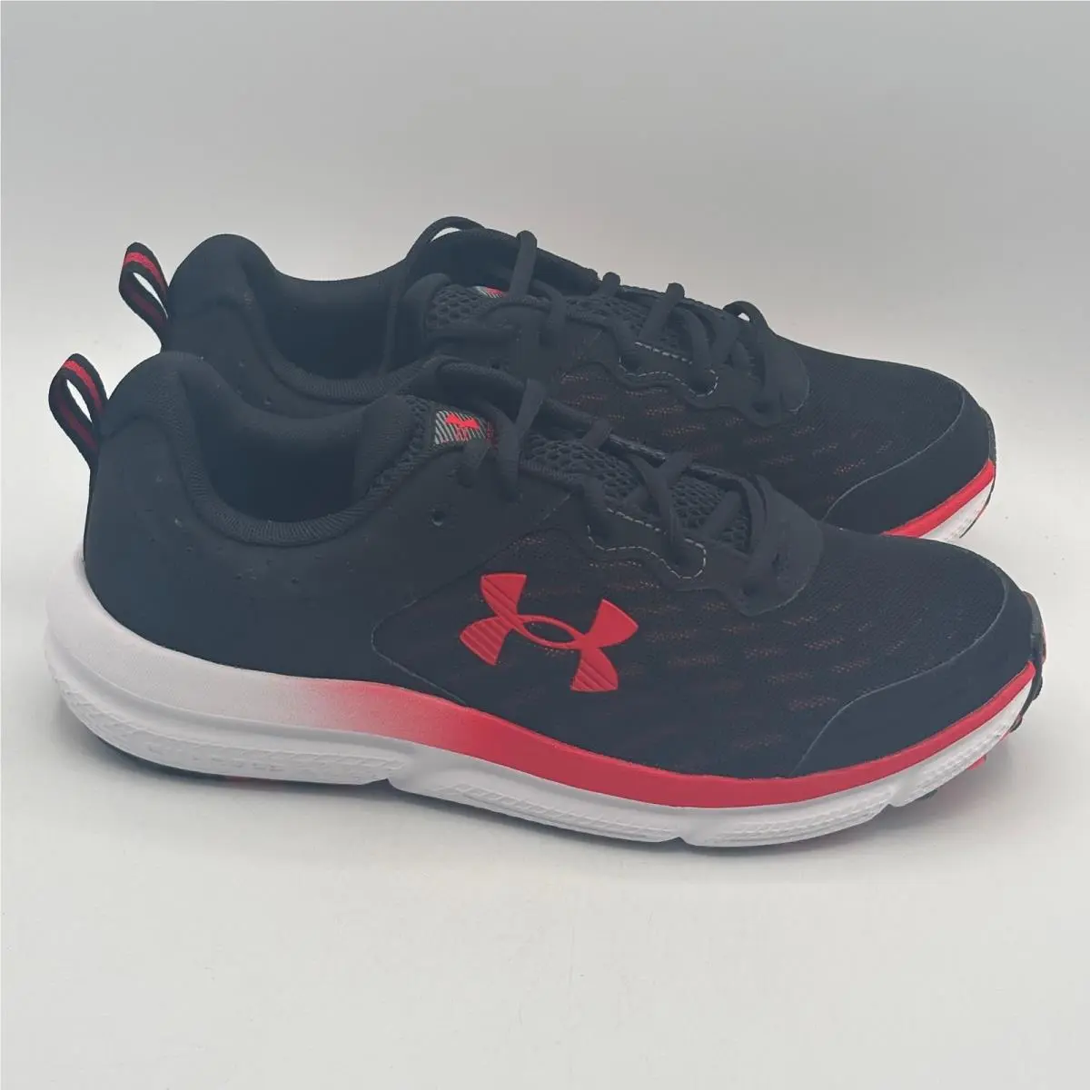 Under Armour Charged Assert 10 Shoes Mens Size 9.5 4E Black Red 3026176-005