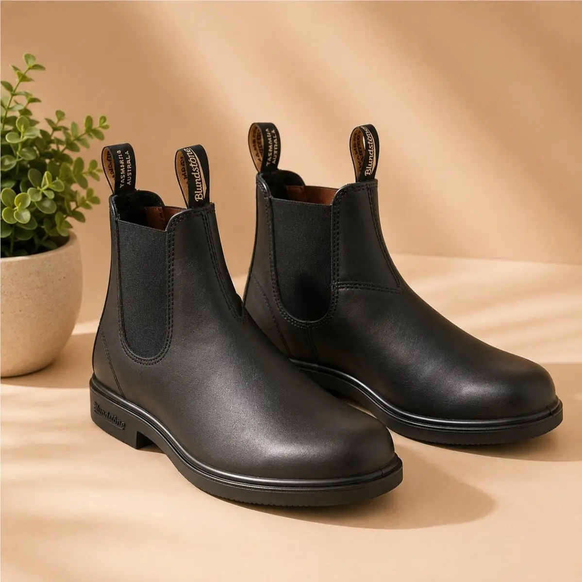 Blundstone 063 Unisex Chelsea Boots Black Leather Wide Toe Men5.5 Women 7.5