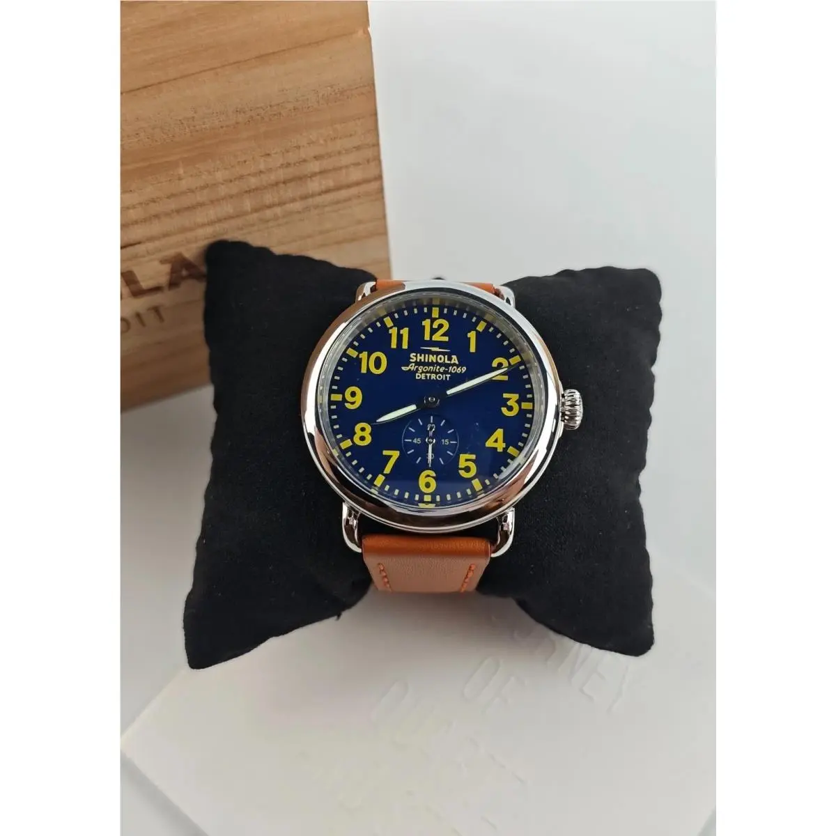 Shinola Runwell Watch Collegiate Blue Dial Argonite 1069 Men`s Quartz Watch 41mm