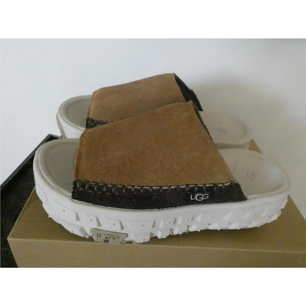 UGG shoes - Venture Daze - Venture Daze - Beige (UPC: 197634010304) 0