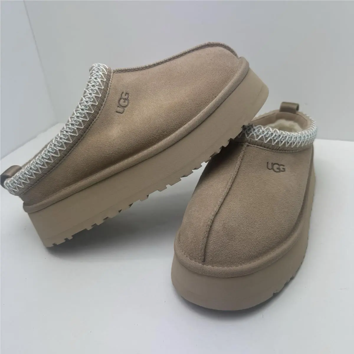 Ugg Taz II Women Mules Slippers Size 7 Platform Sand