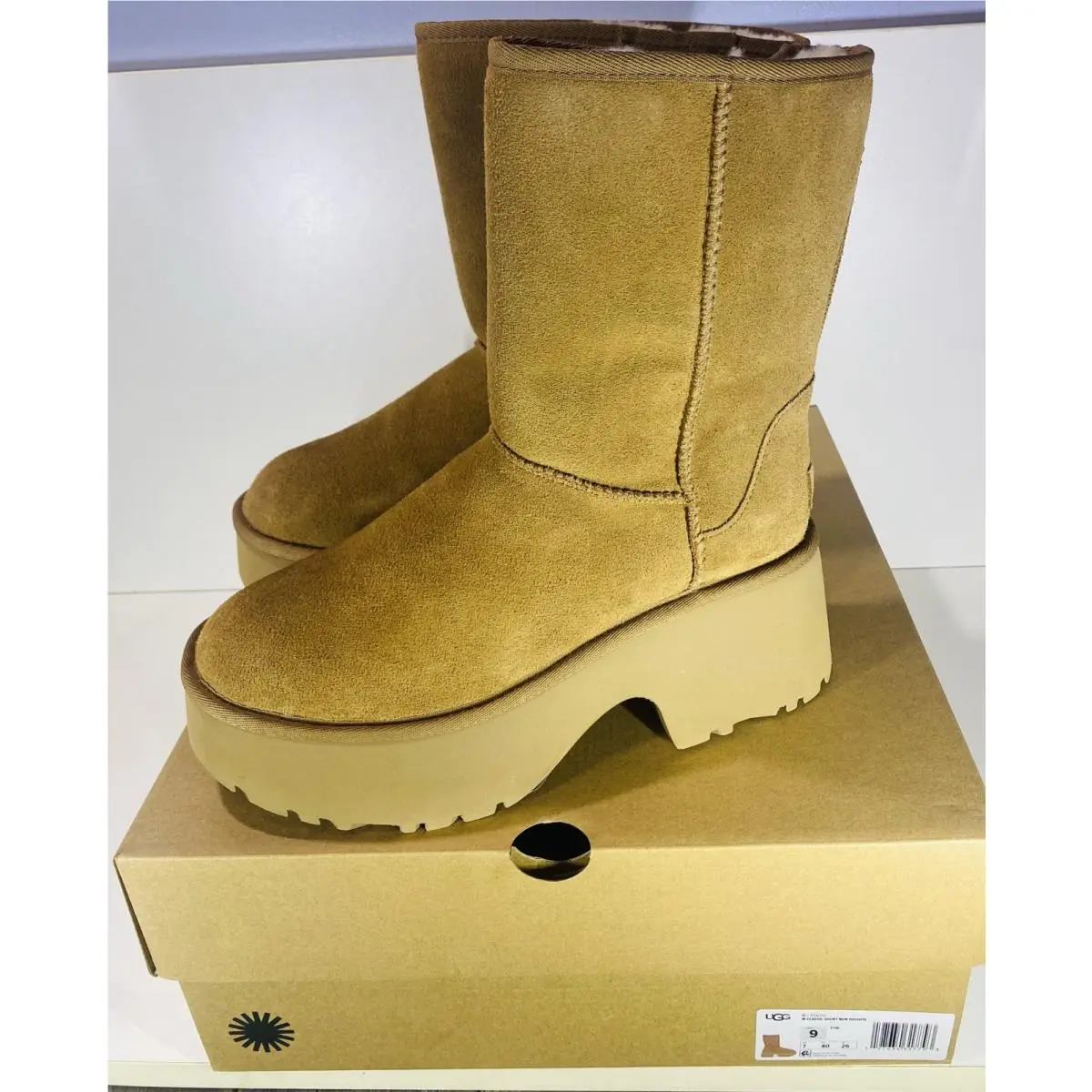 Ugg Classic Short New Heights Women`s Chestnut Classic Short Heights Boot Bootie Shoes Size 9