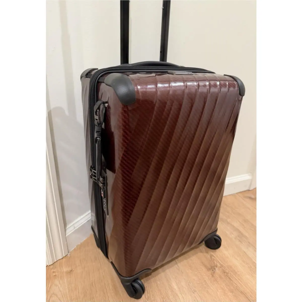 Tumi 19 Degree Lite International 4 Wheel Carry-on 22 Color Wine
