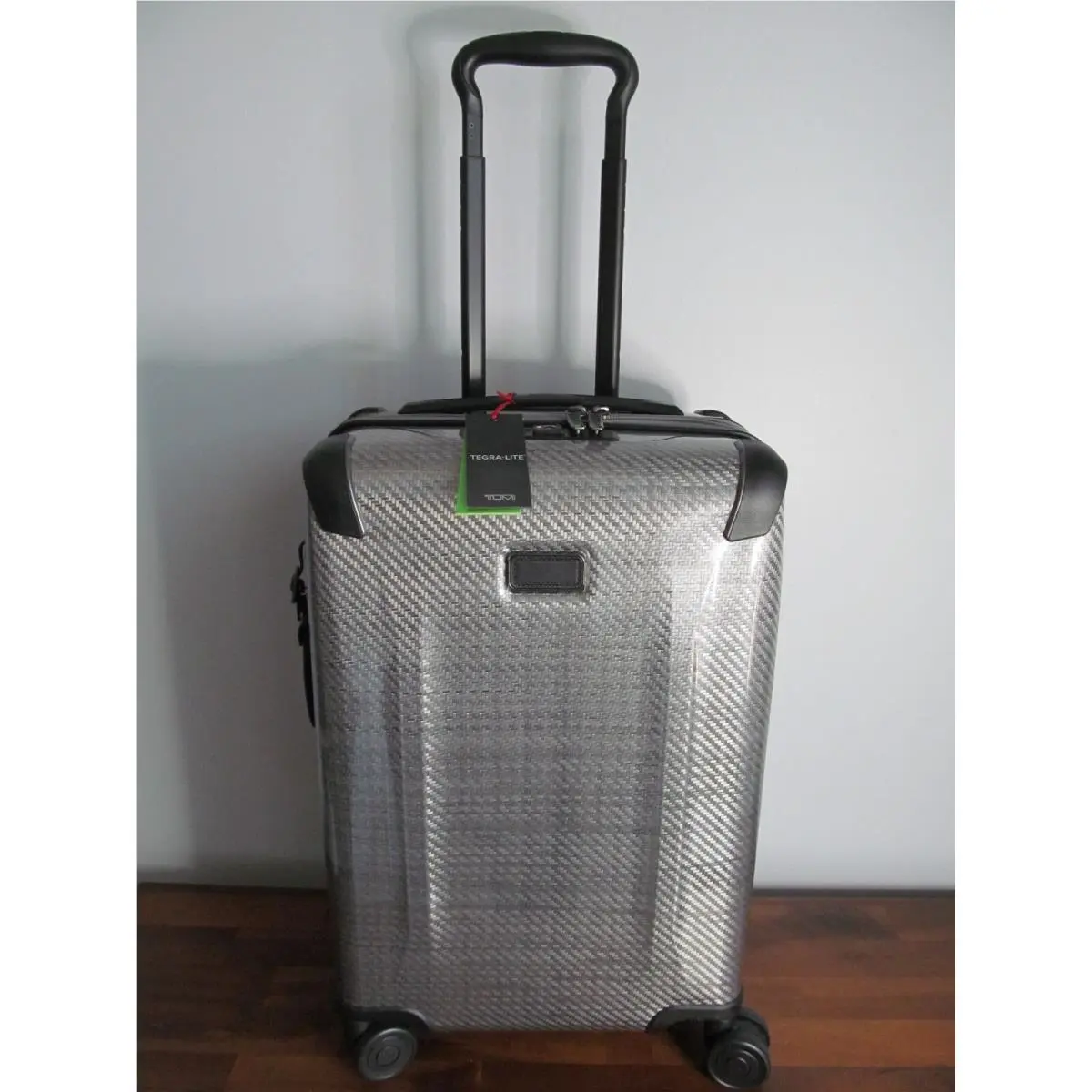Tumi Executive International Tegra Lite Graphite Light Carry-on Spinner $975-NWT
