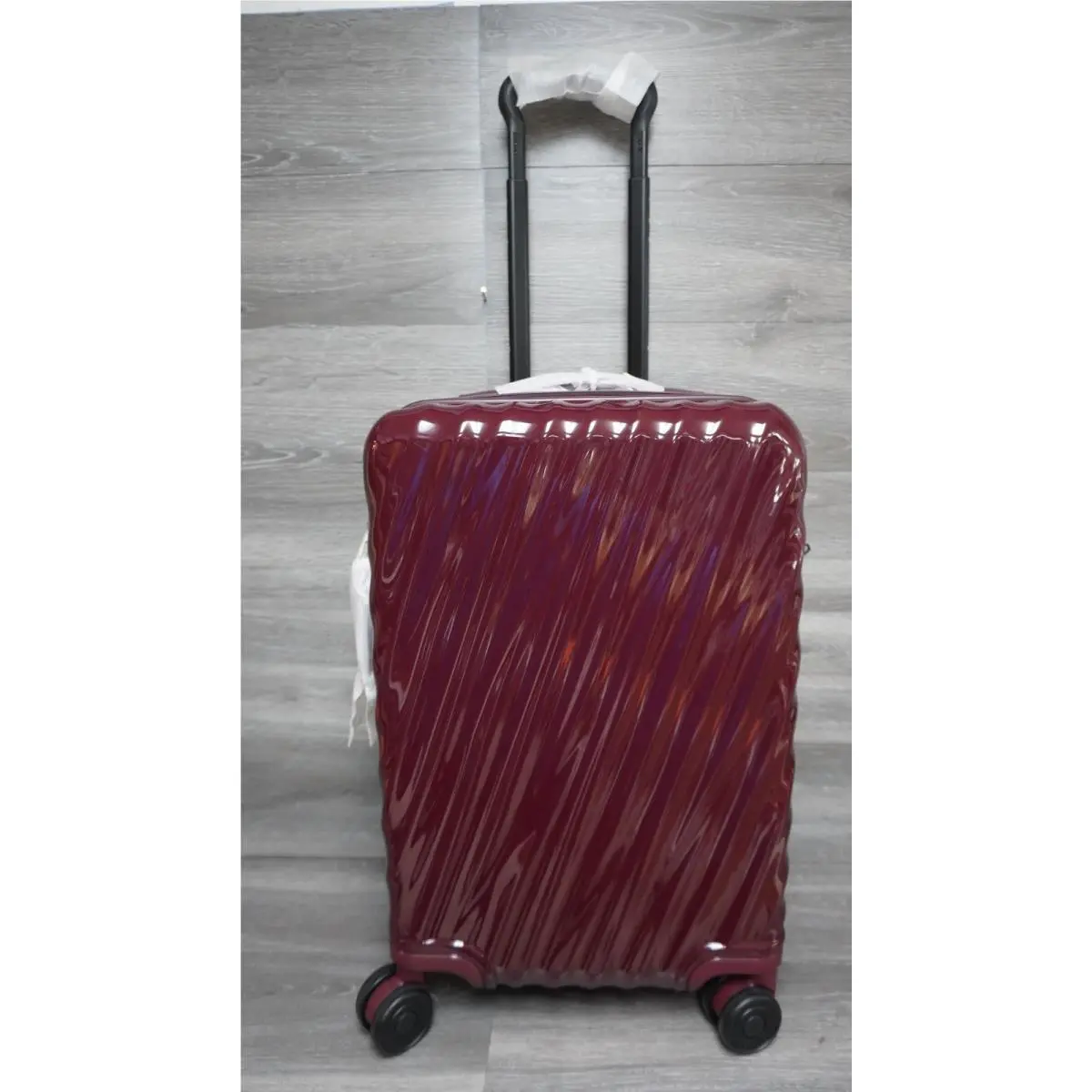 Tumi 19 Degree International Expandable 4 Wheeled Carry-on 22 in Wine