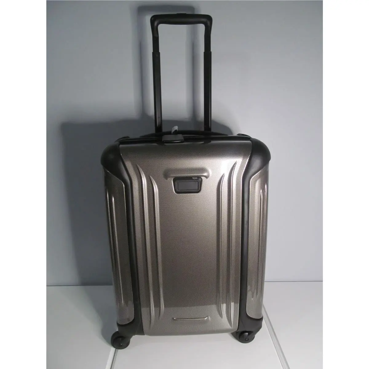 Tumi Vapor Internation Carry On Spinner 22 Bronze Hard Shell Luggage