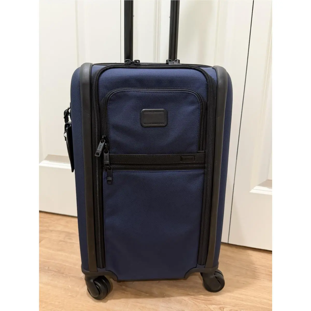 Tumi Alpha 3 International Dual Access Expandable 4 Wheeled Carry-on 22 Navy