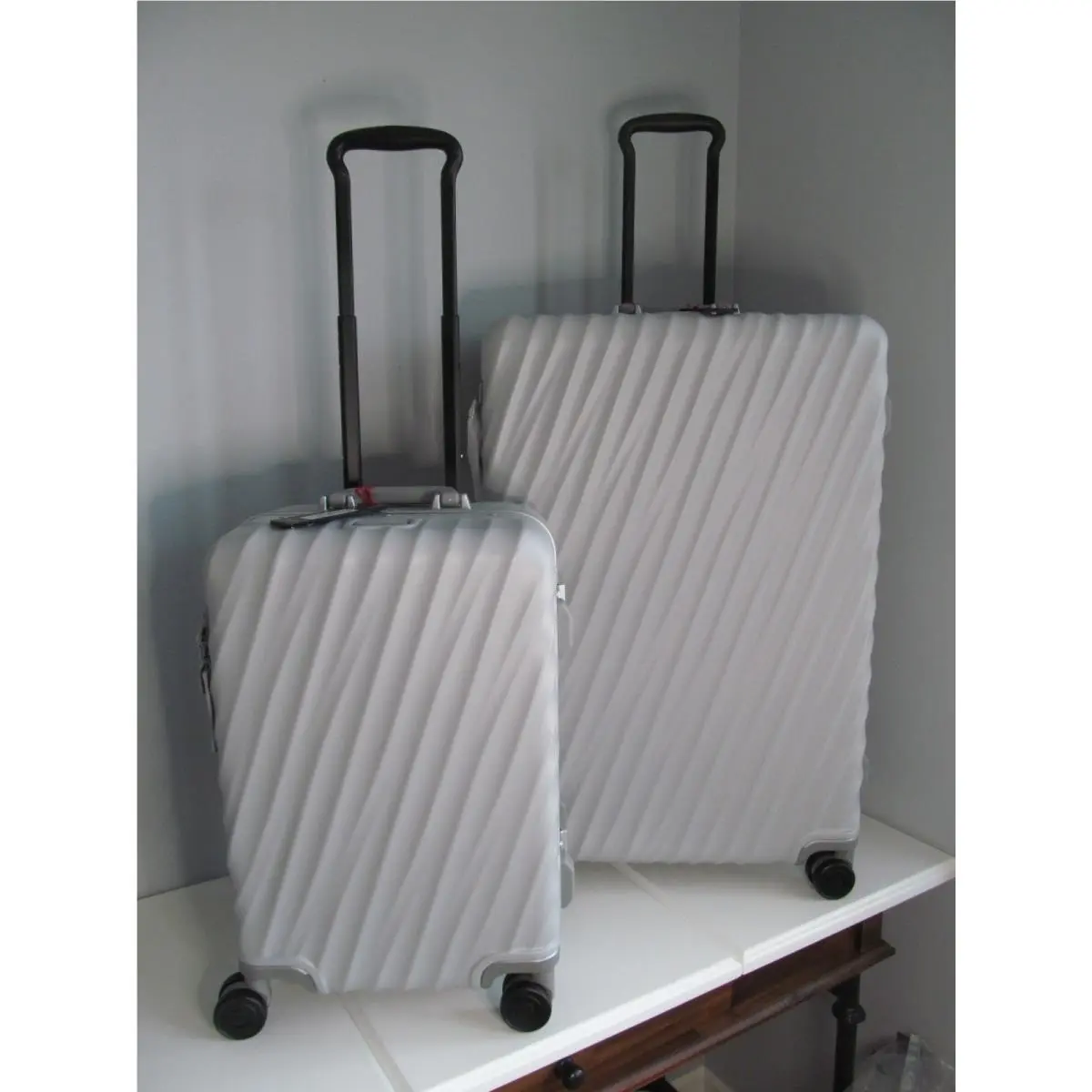 Tumi 19 Degree Womens Pearl Gray Extended Trip Luggage Set Dual Tsa Locking