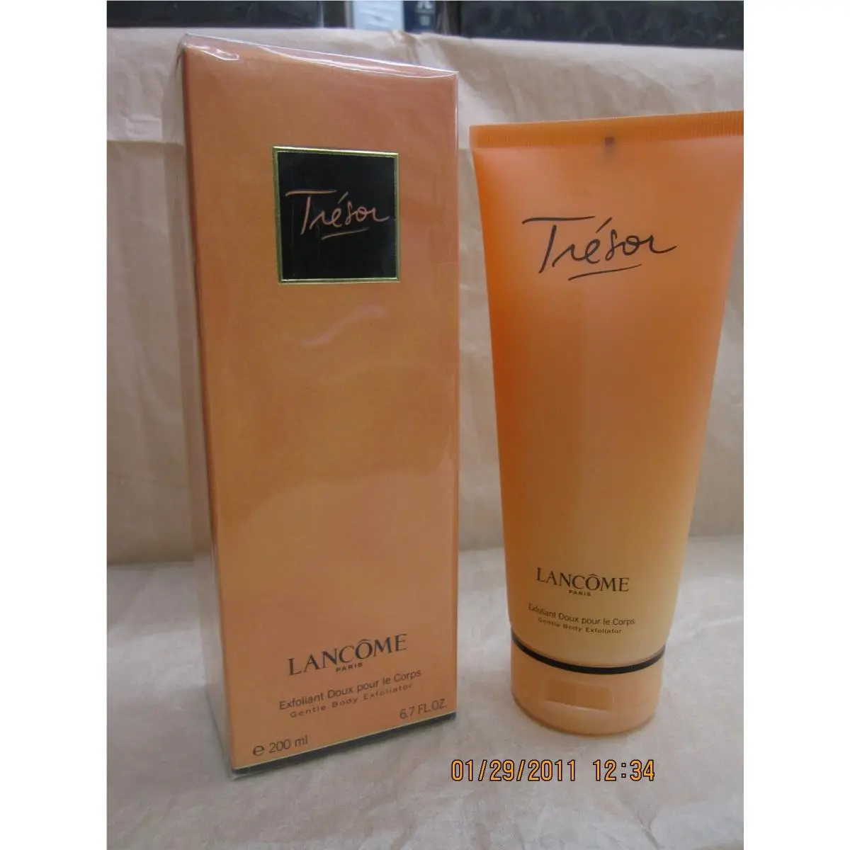 Tresor by Lancome 6.7 oz / 200 ML Gentle Body Exfoliator In Box by Lancôme