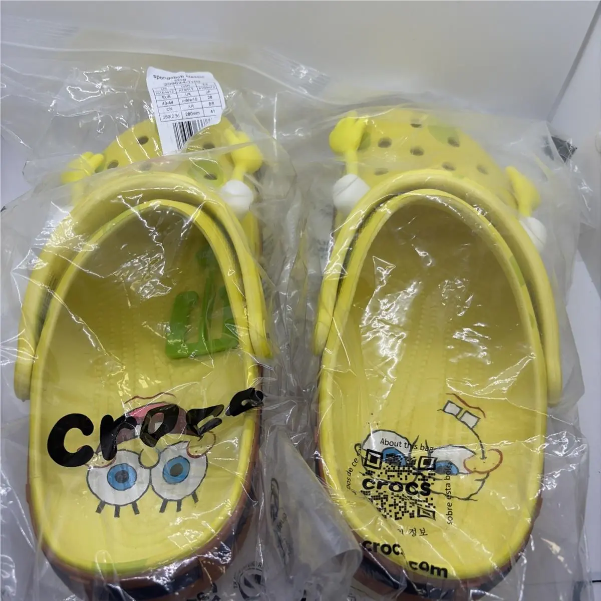 Crocs Sponge Bob Squarepants M10 W12 In Bag Yellow