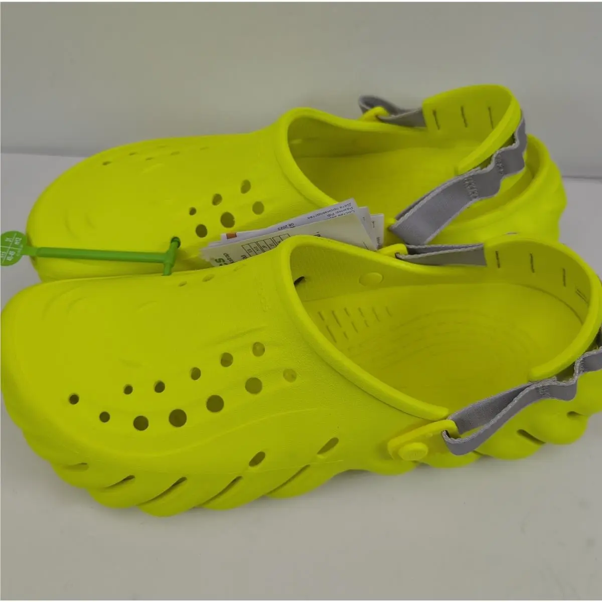 Crocs shoes - Crocs Classic - Classic - Yellow (UPC: 196265579174) 4