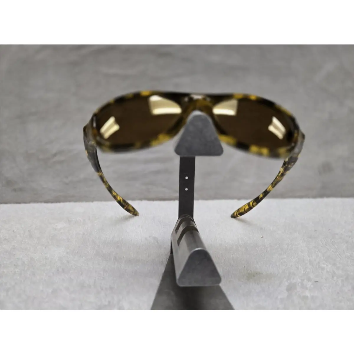 Fate Amber Tortoise Old Stock by Oakley
