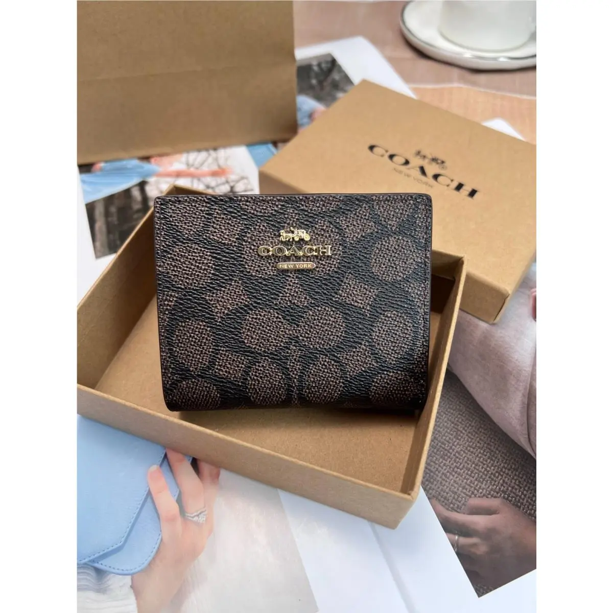 Snap Wallet CW789 Gold/walnut/black Signature Canvas W/c Charm by Coach