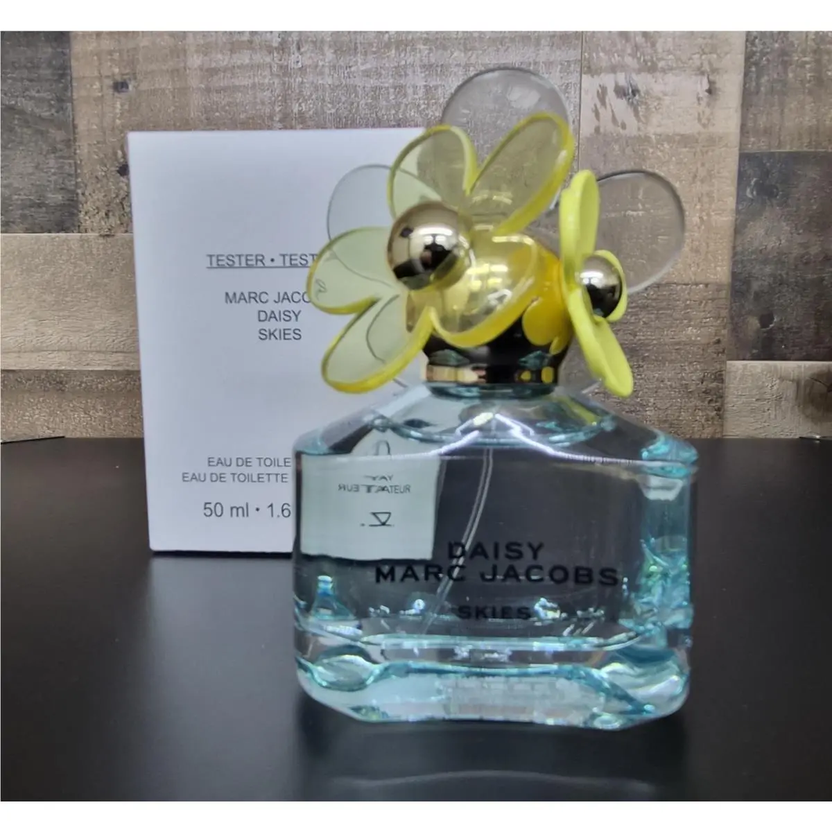 Daisy Skies - Tester - 1.6 fl oz / 50 ml Eau de Toilette Spray by Marc Jacobs