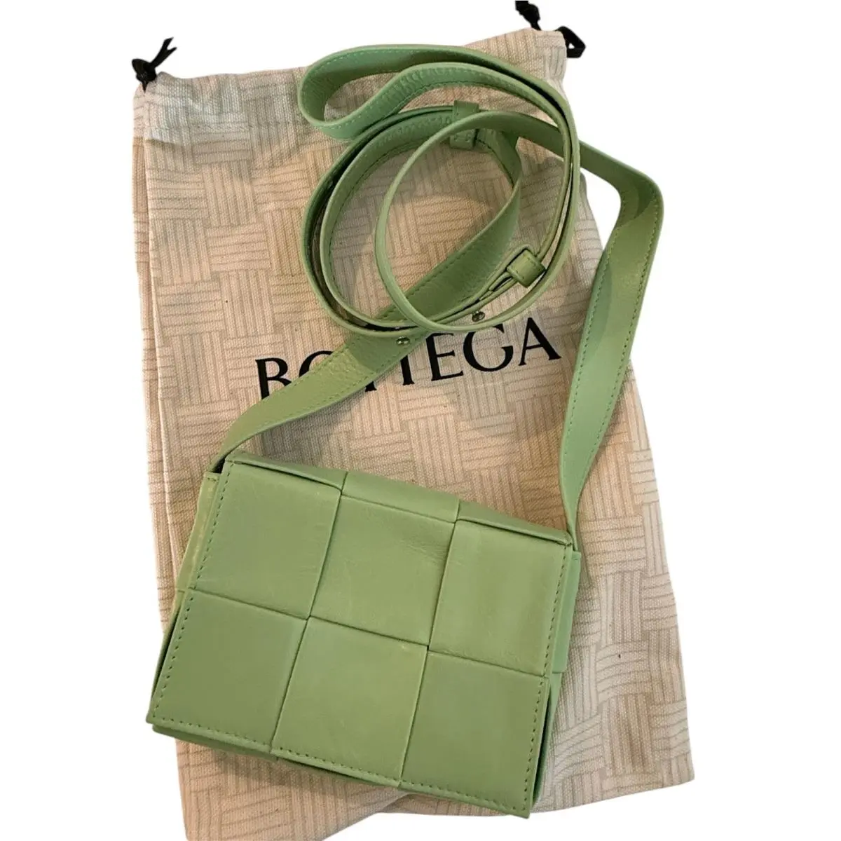 Bottega Veneta Cassette Wallet on Strap Green Intrecciato Lambskin Crossbody