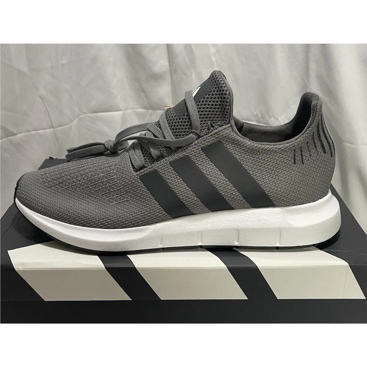 Adidas Swift Run 1.0 Gray Black Running Shoes Mens Size 11.5 JR6898