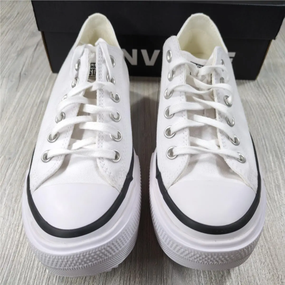 Converse shoes - White 1