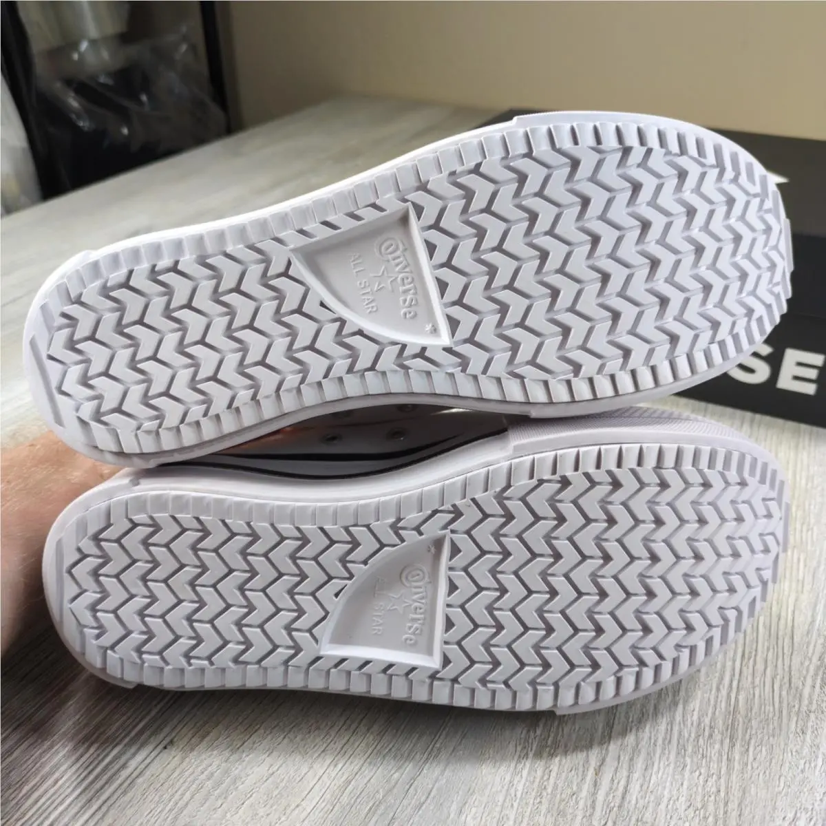 Converse shoes - White 3
