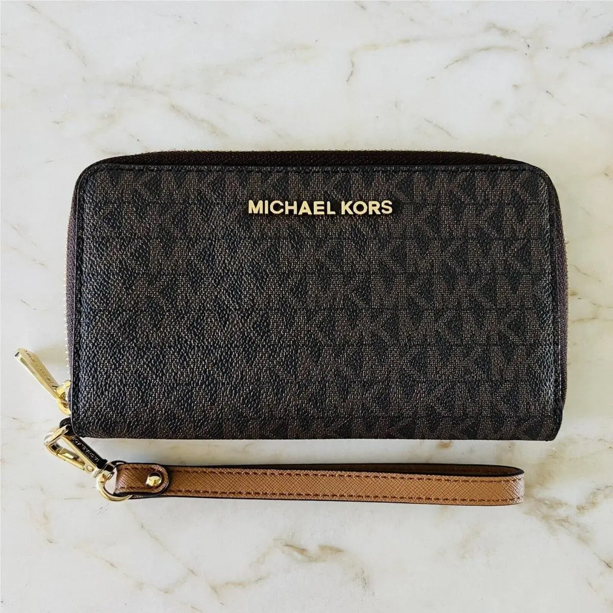 Michael Kors Jet Set Travel Brown Acorn Flat MF Phone Case Zip Wallet Wristlet