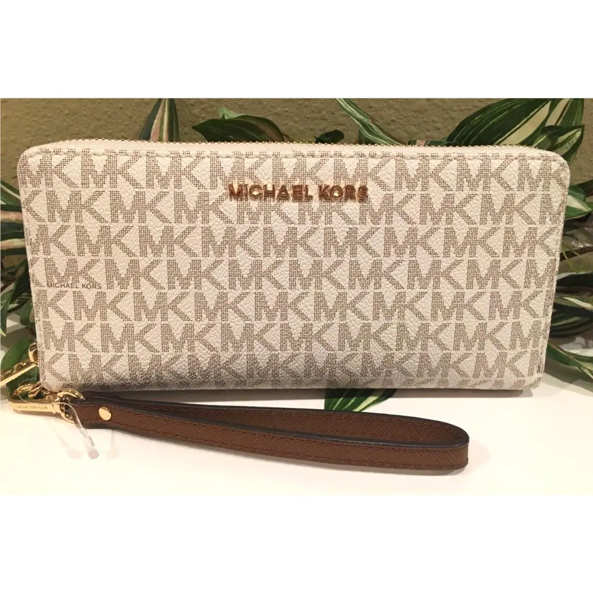 Michael Kors Jet Set Large Travel Continental Wallet Vanilla MK Signature Clutch