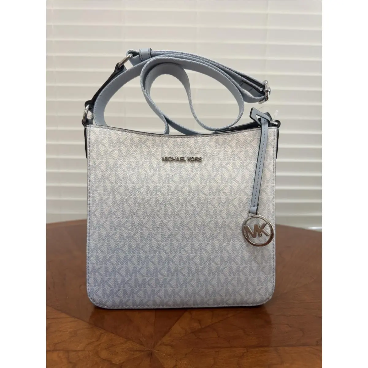 Outlet Signature Logo Ombre Jet Set Travel Shoulder Bag 35S6STVC5V by Michael Kors