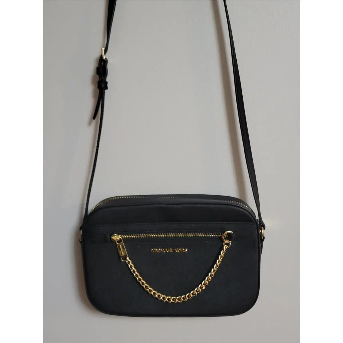 Michael Kors Jet Set Crossbody. Saffiano Leather Gold Hardware 10x7x2