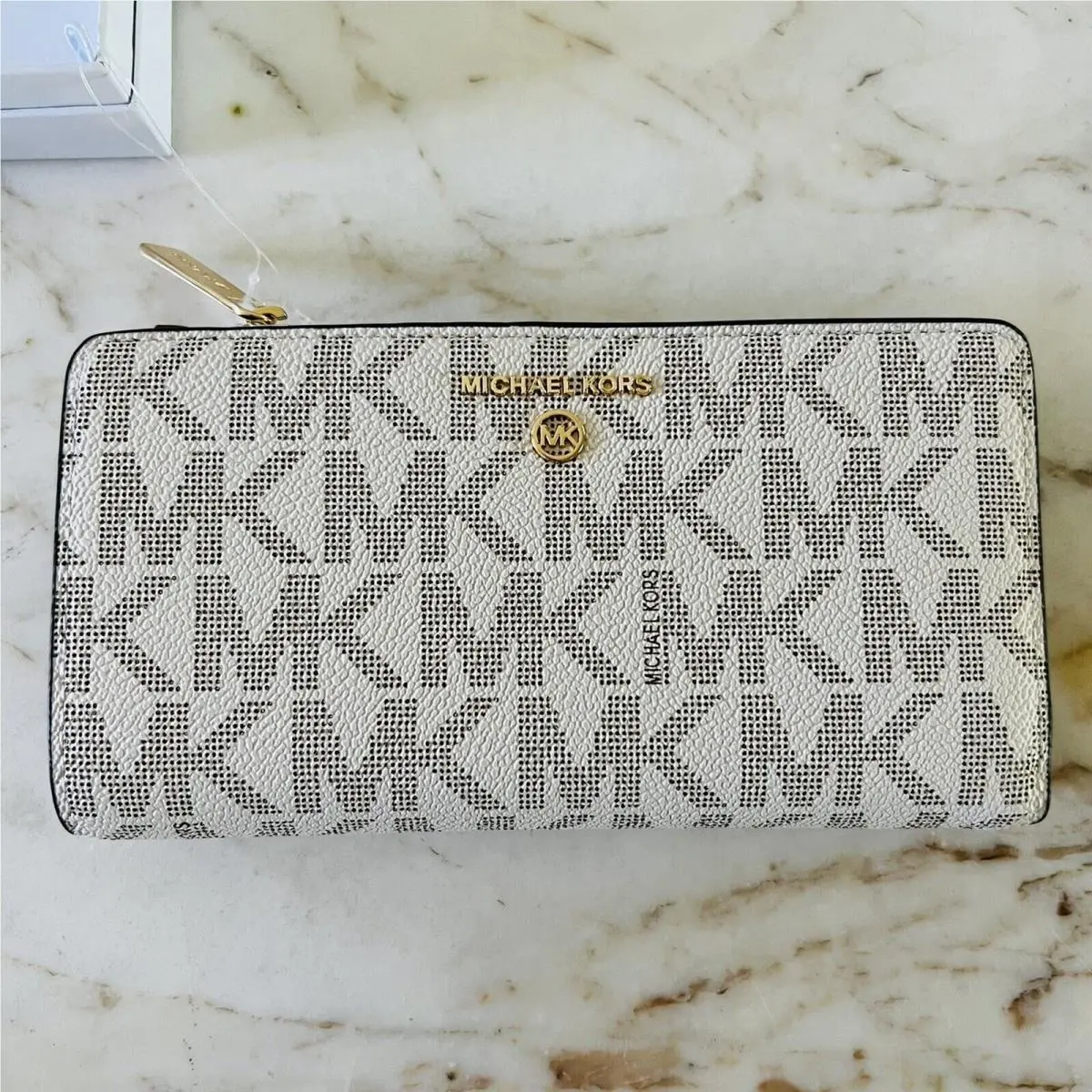 Michael Kors Jet Set Charm Vanilla Lugg Logo Print Top Zip Continental Wallet