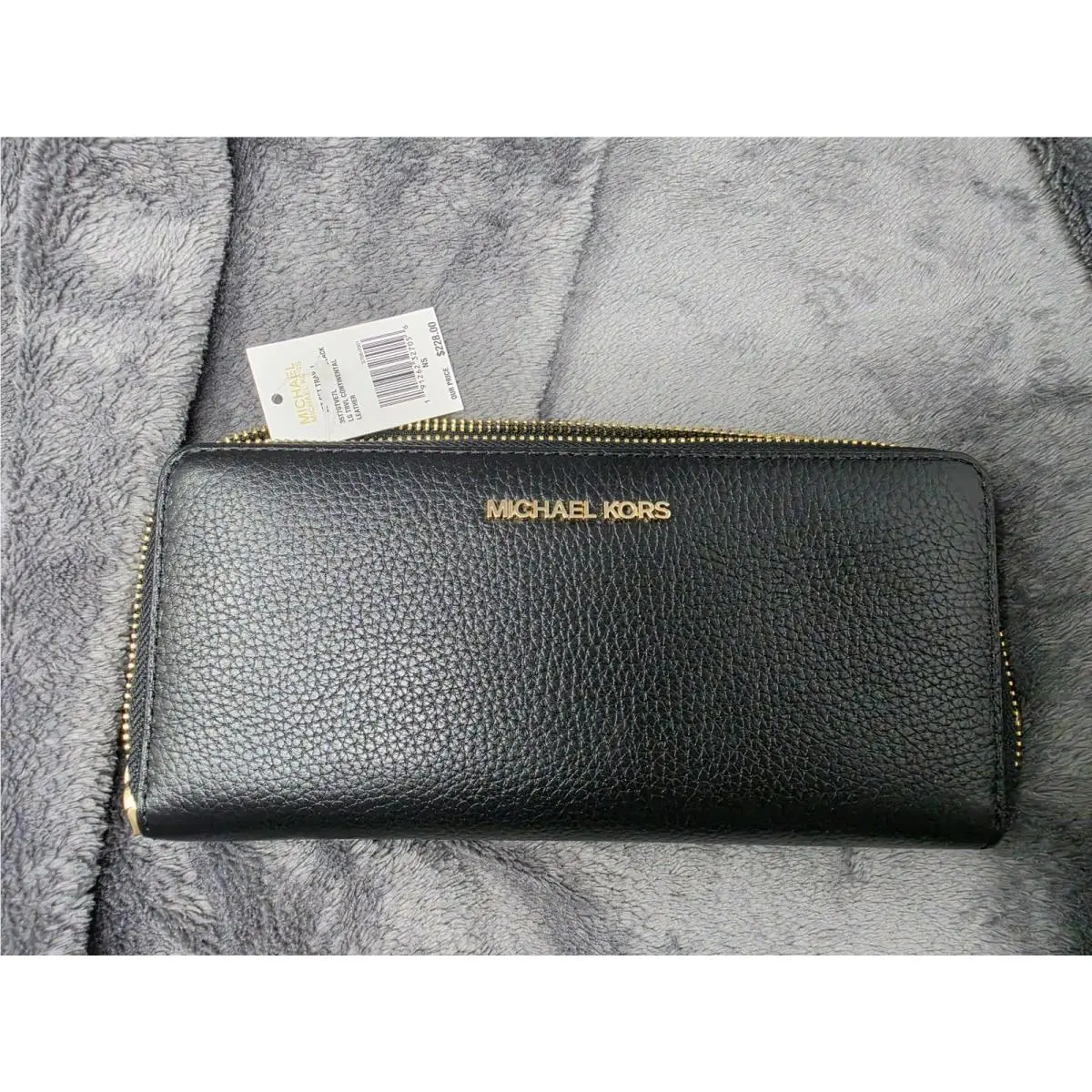 Michael Kors Jet Set Travel Continental Zip Wallet Black Gold Leather
