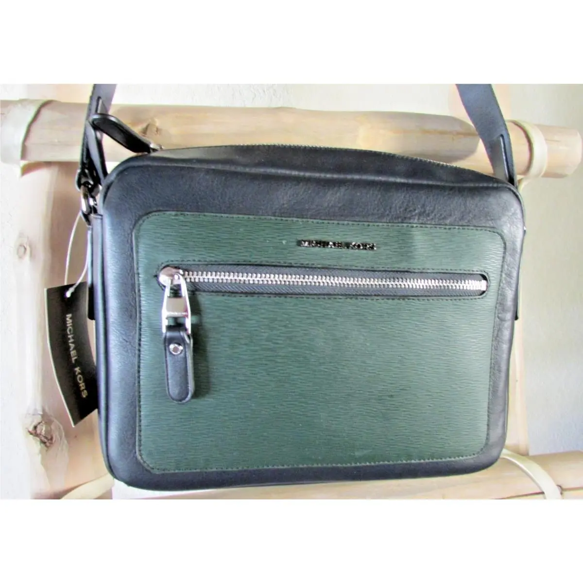 Michael Kors Navy w Green Leather Zip Top M Camera Messenger Cross-body