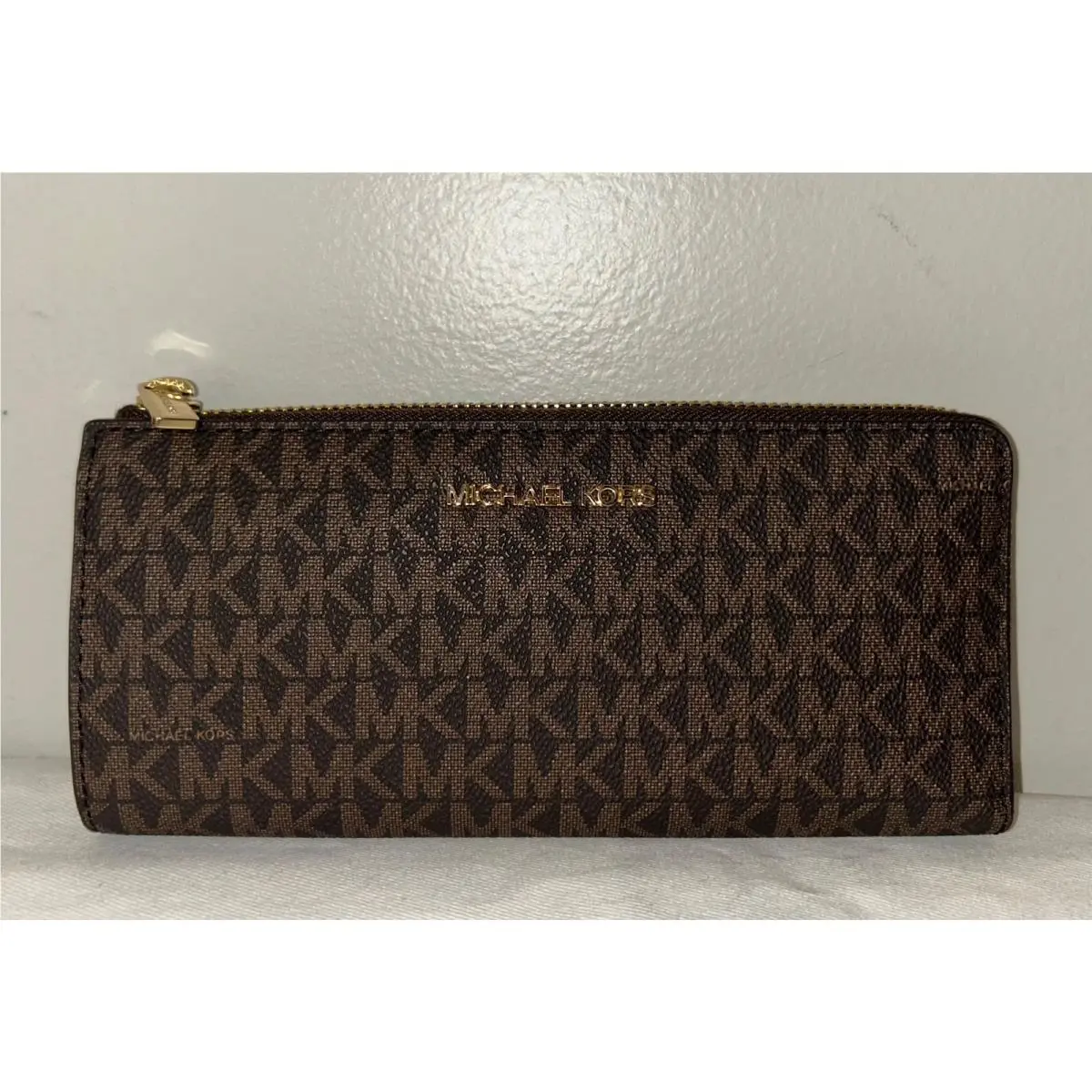 Michael Kors Jet Set Travel Large Logo 3/4 Zip Wallet in Brown