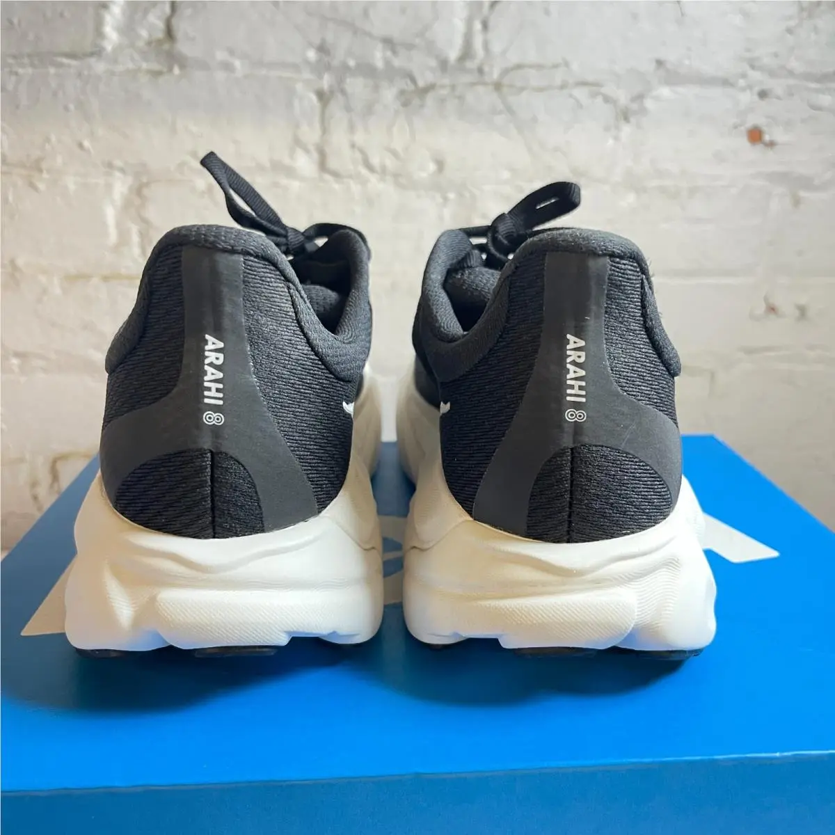 Hoka shoes - Hoka One One Arahi - One One Arahi - Black 1