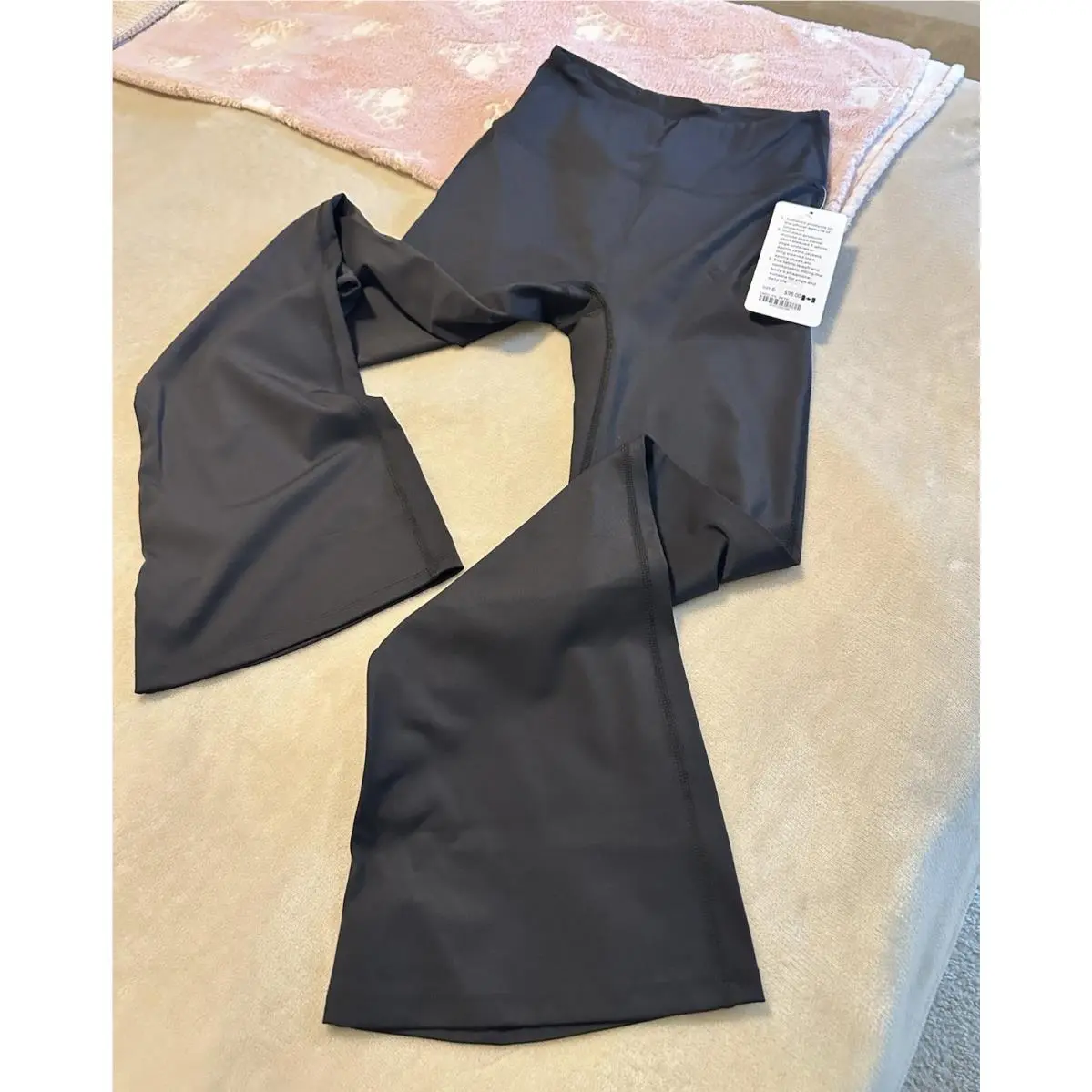 Lululemon Women’s Black Flared Yoga Activewear Pull-on Pants Size 6 Nylon