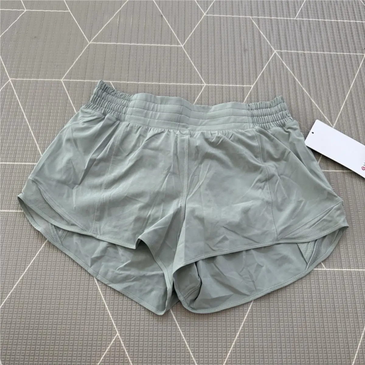 Lululemon Hotty Hot HR Short 2.5” Size 10 Fog Green LW7DJJS