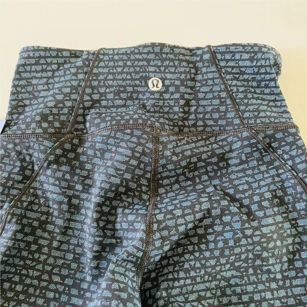 Lululemon clothing - Black 4