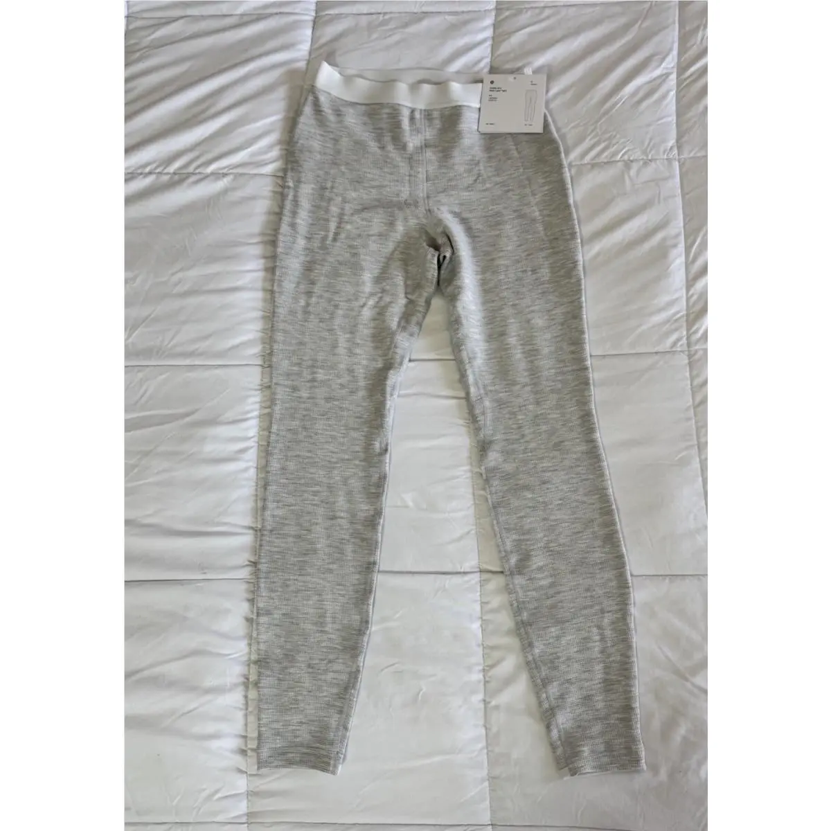 Lululemon Size Medium Waffle-knit Base Layer Tight 28 Heather Light Gray