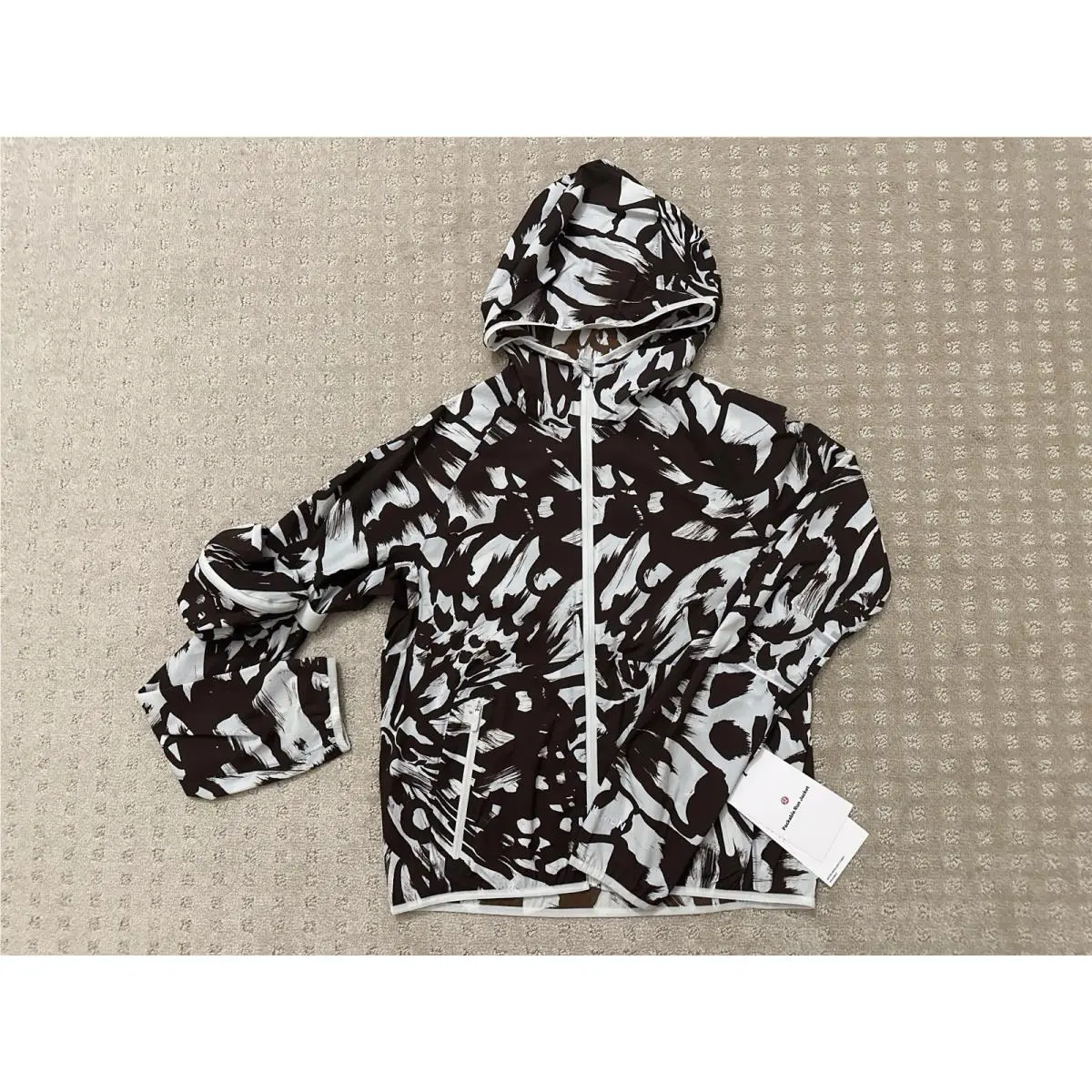Lululemon Packable Run Jacket. Color: Mbbe Espresso Brown . Size 2