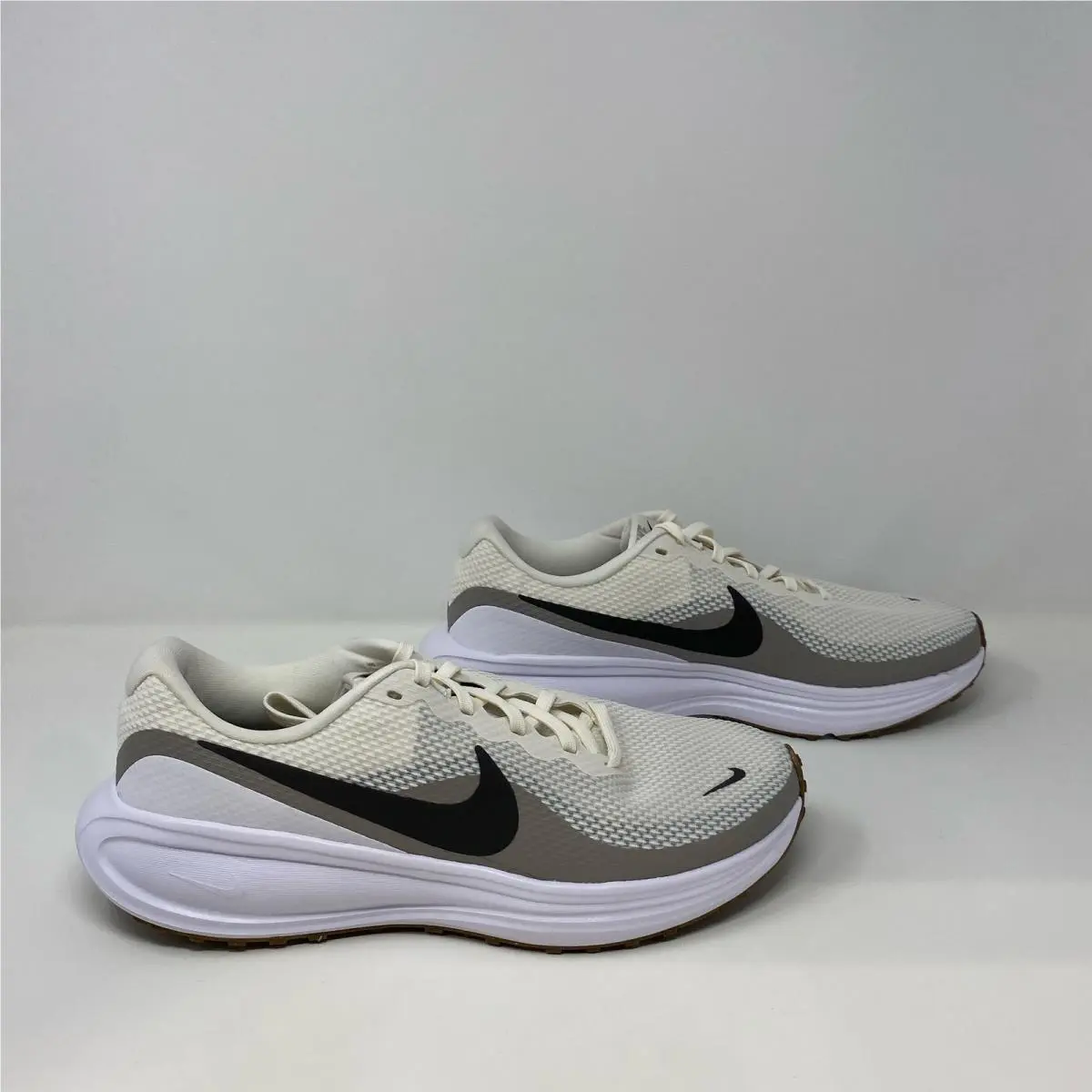 Nike Revolution 8 Wide Phantom/medium Ash Men`s 9 / Women`s 10.5