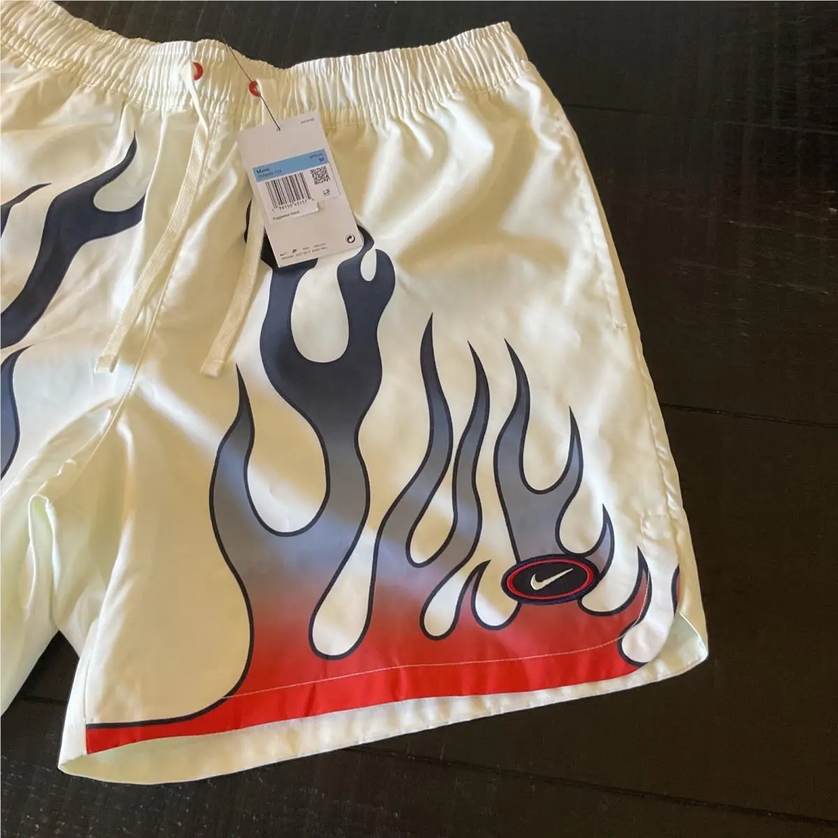 Nike clothing - White (UPC: 0196150452575) 0