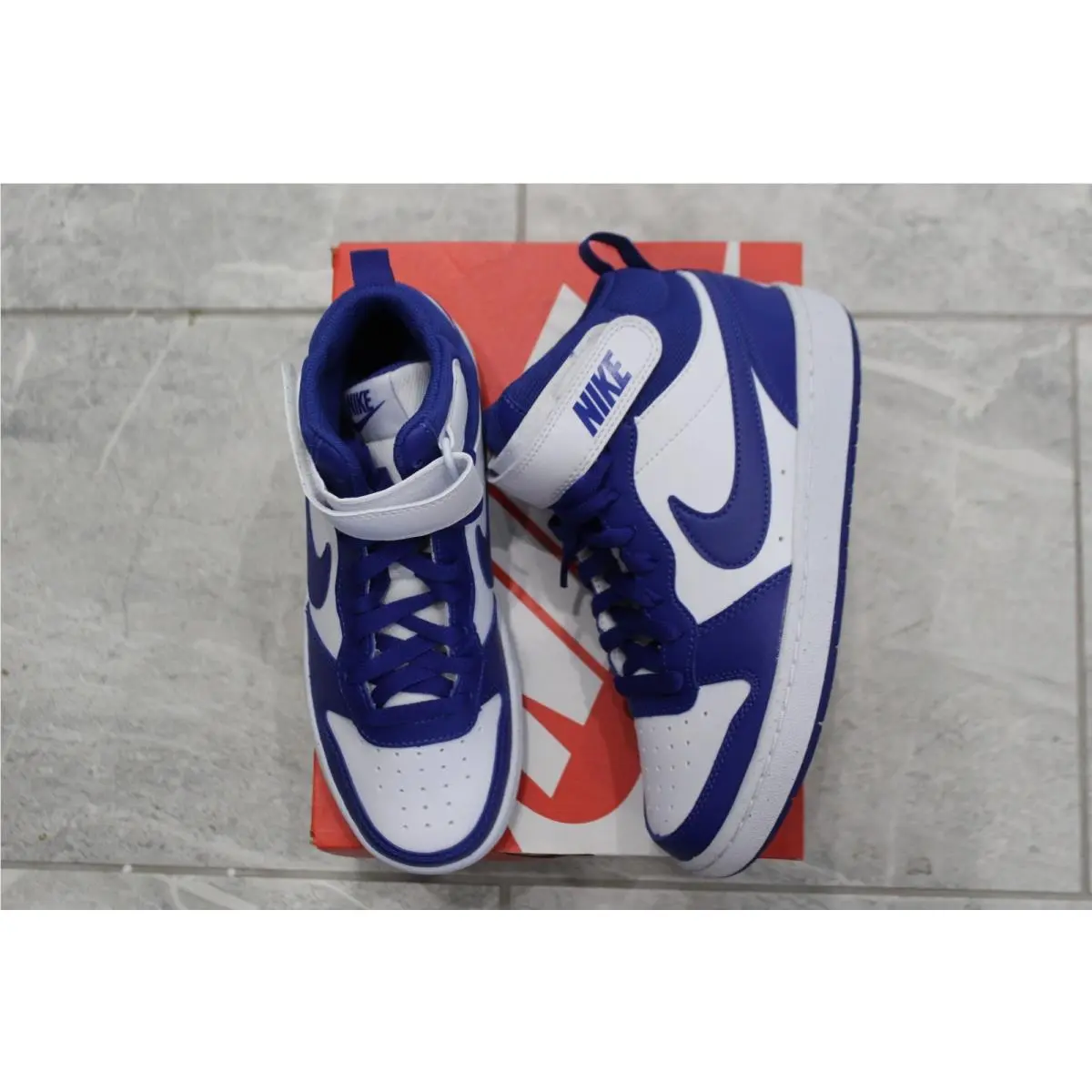 Boys Girls Nike SZ 4 Shoes Court Blue