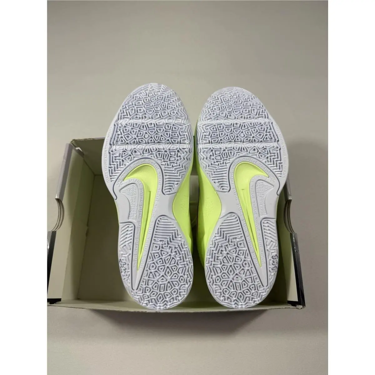 Nike shoes - HQ2298 700 - Green (UPC: 0198485562691) 7